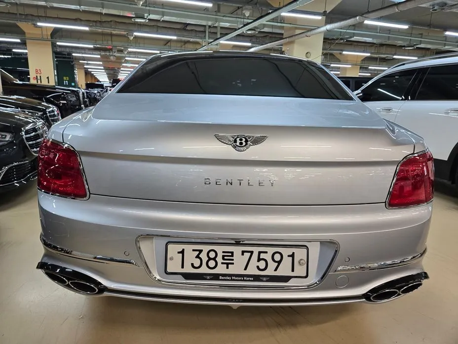Bentley Flying Spur — фото 3