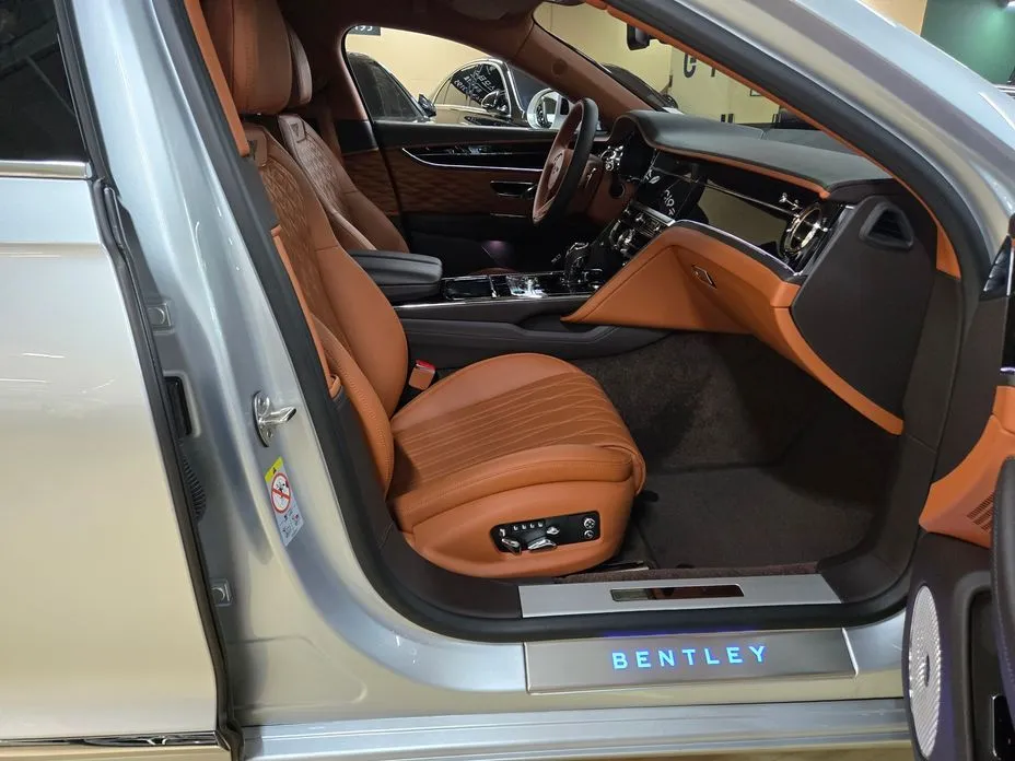 Bentley Flying Spur — фото 2