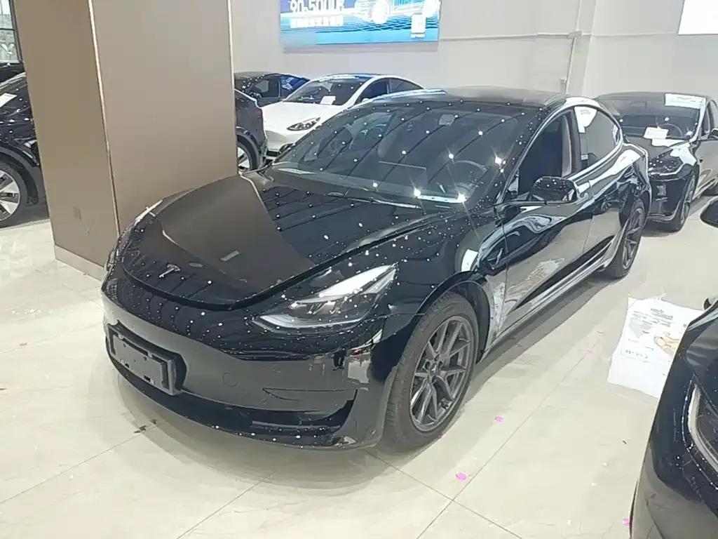 Tesla Model 3 — фото 1