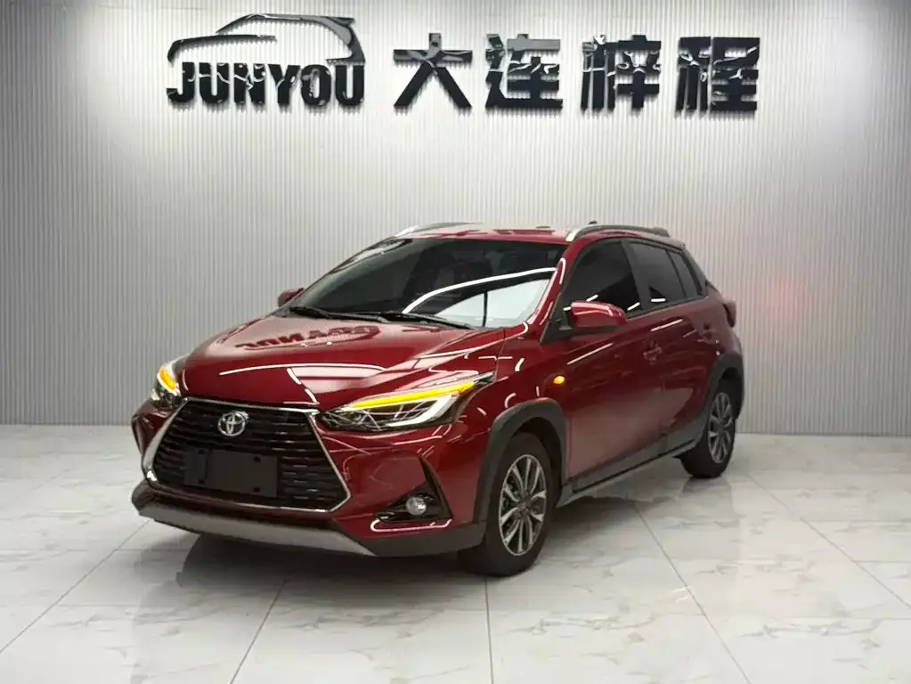 Toyota Yaris L — фото 1