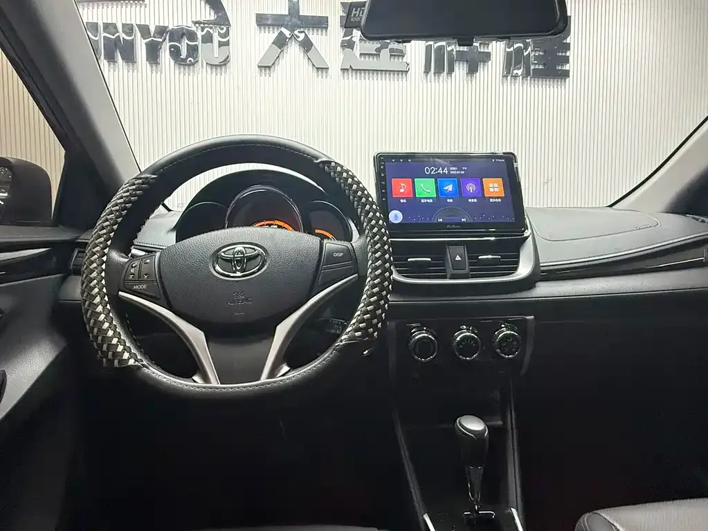 Toyota Yaris L — фото 6