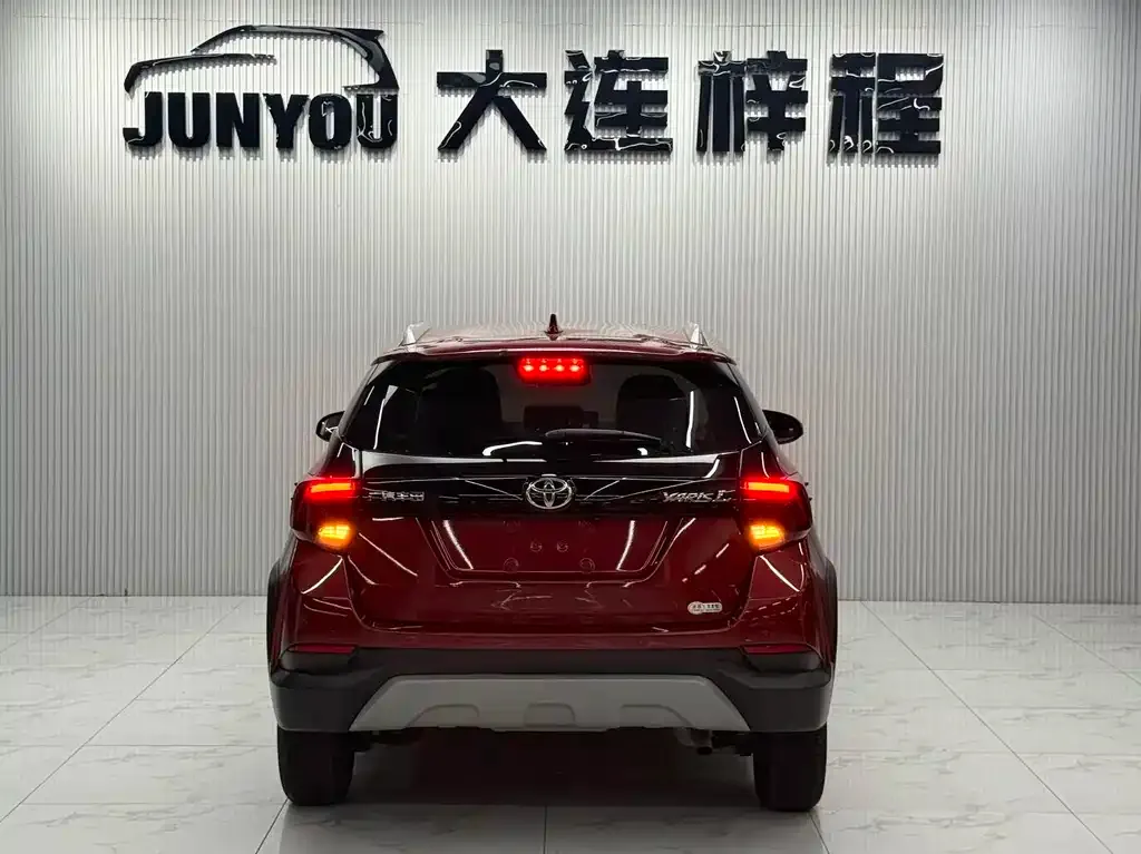 Toyota Yaris L — фото 2