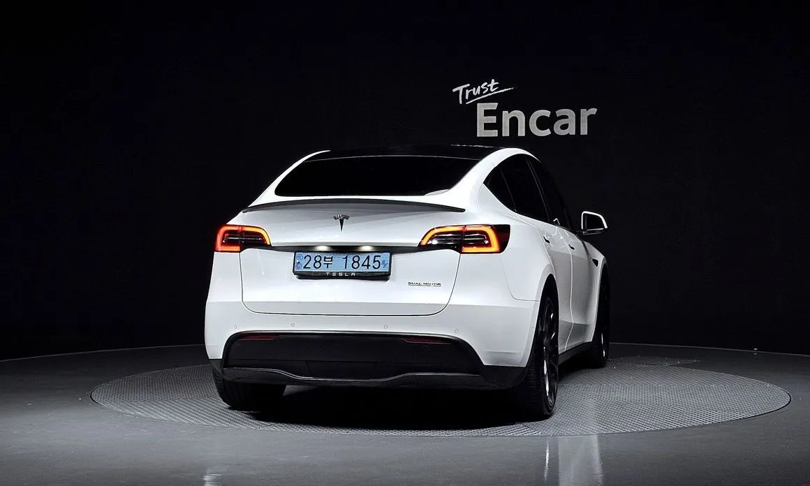 Tesla Model Y — фото 9