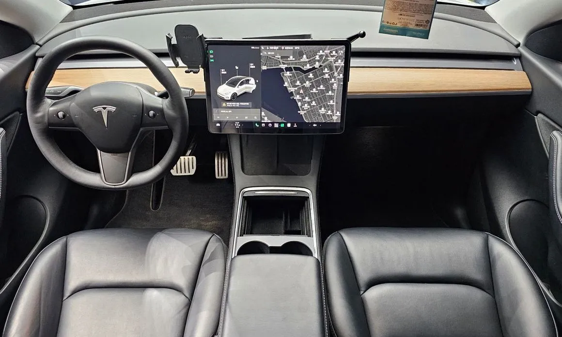Tesla Model Y — фото 8