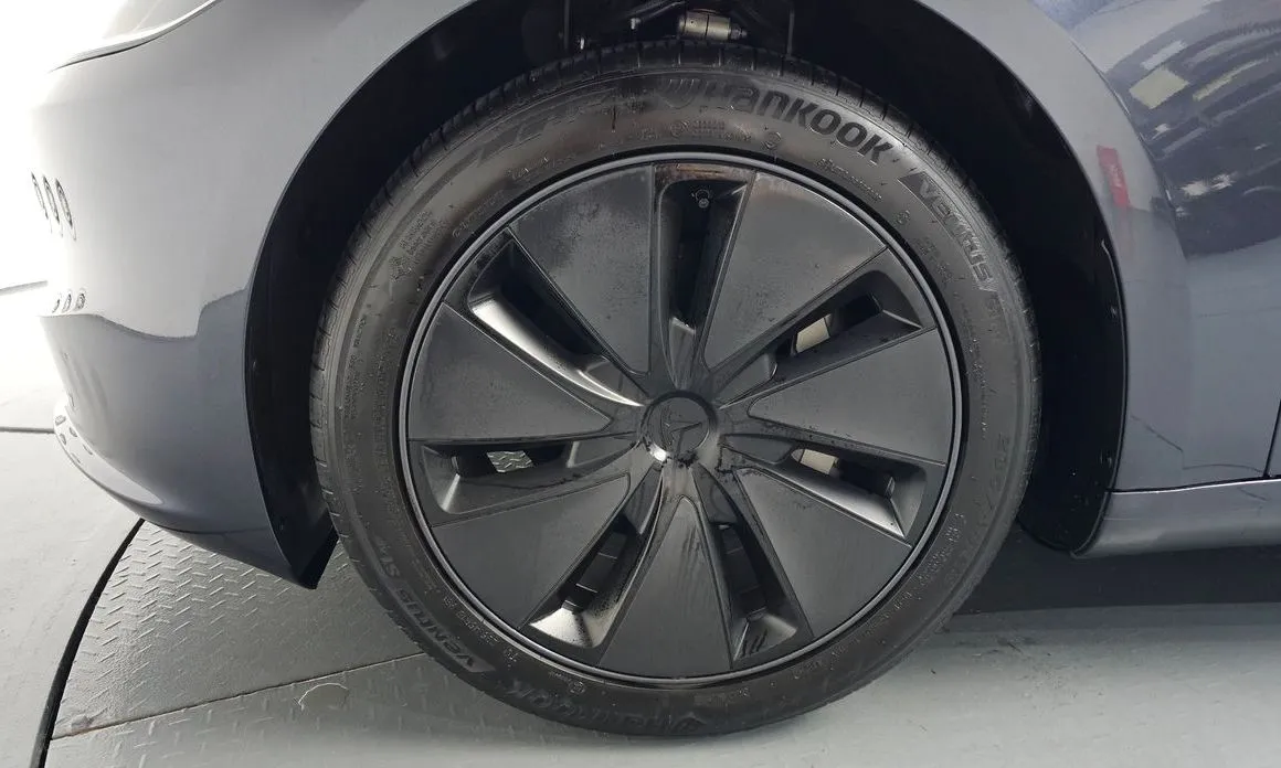 Tesla Model 3 — фото 6