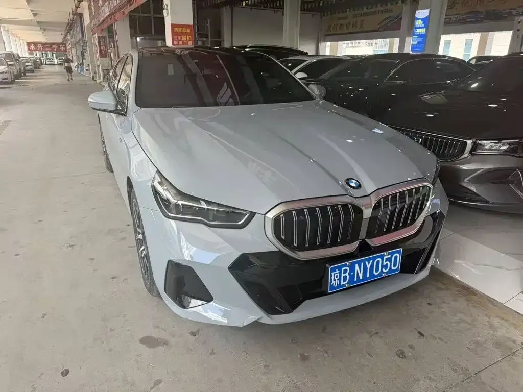 BMW 5 Series (Import) — фото 1