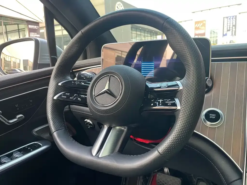 Mercedes-Benz EQE SUV — фото 4