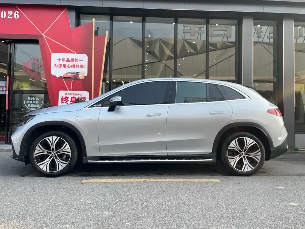 Mercedes-Benz EQE SUV — фото 6
