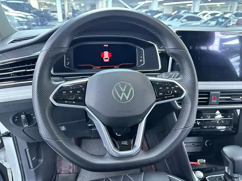 Volkswagen Tiguan L — фото 5