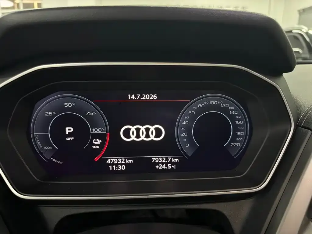 Audi Q4 e-tron — фото 2