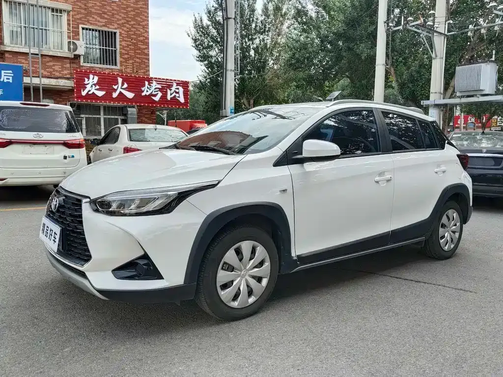 Toyota Yaris L — фото 7