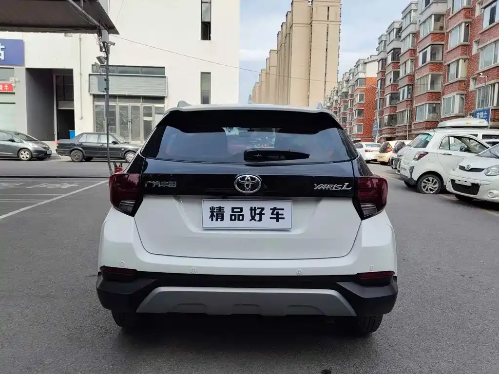 Toyota Yaris L — фото 9