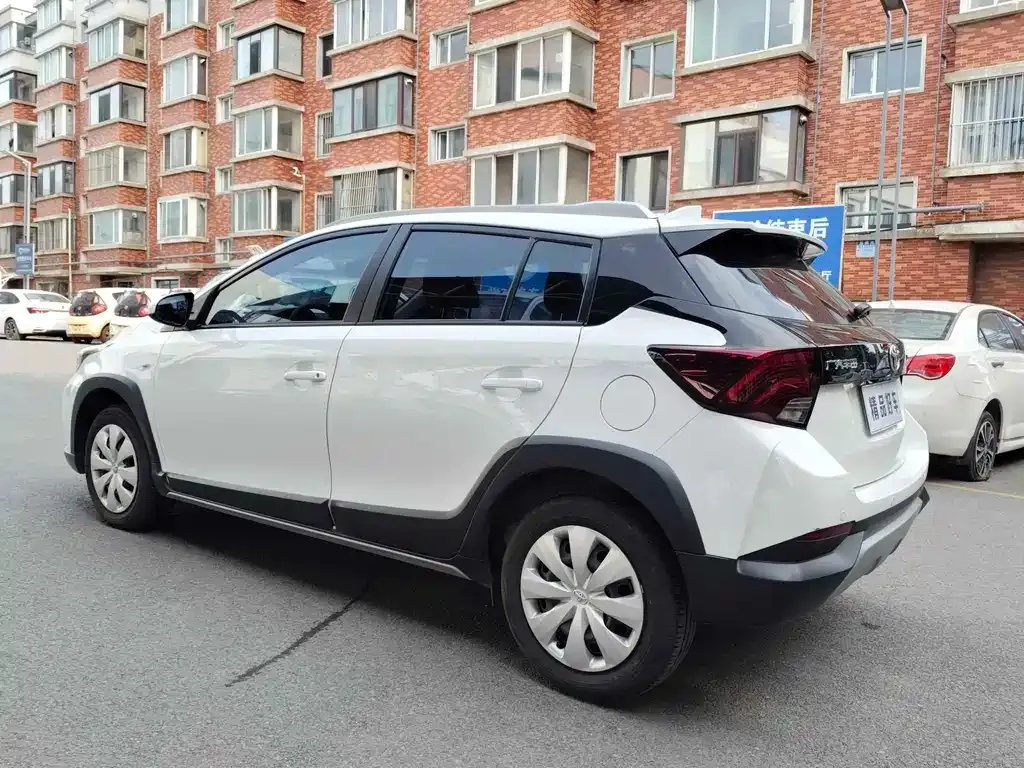 Toyota Yaris L — фото 2