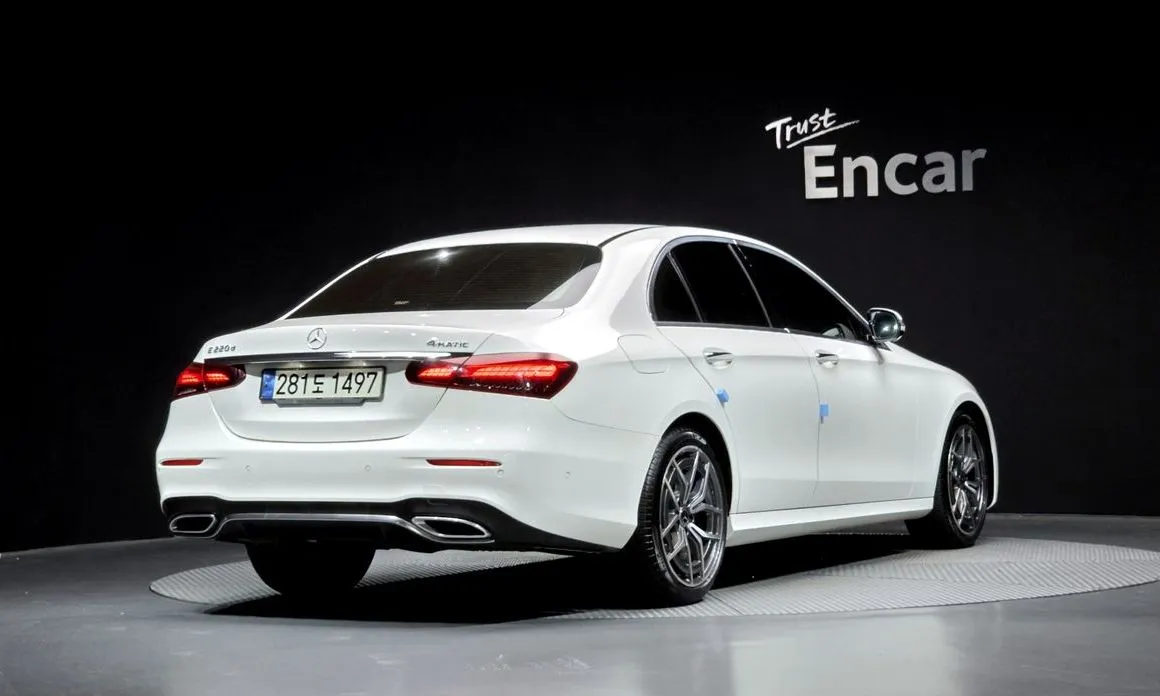 Mercedes-Benz E-Class — фото 2