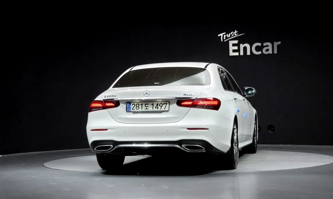 Mercedes-Benz E-Class — фото 6