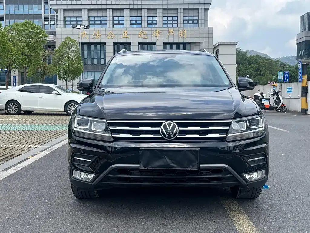 Volkswagen Tiguan L — фото 4