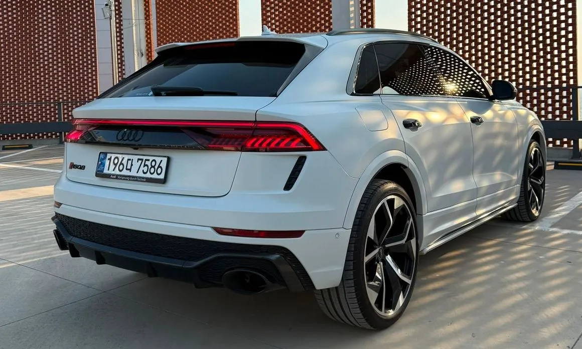 Audi RSQ8 — фото 8