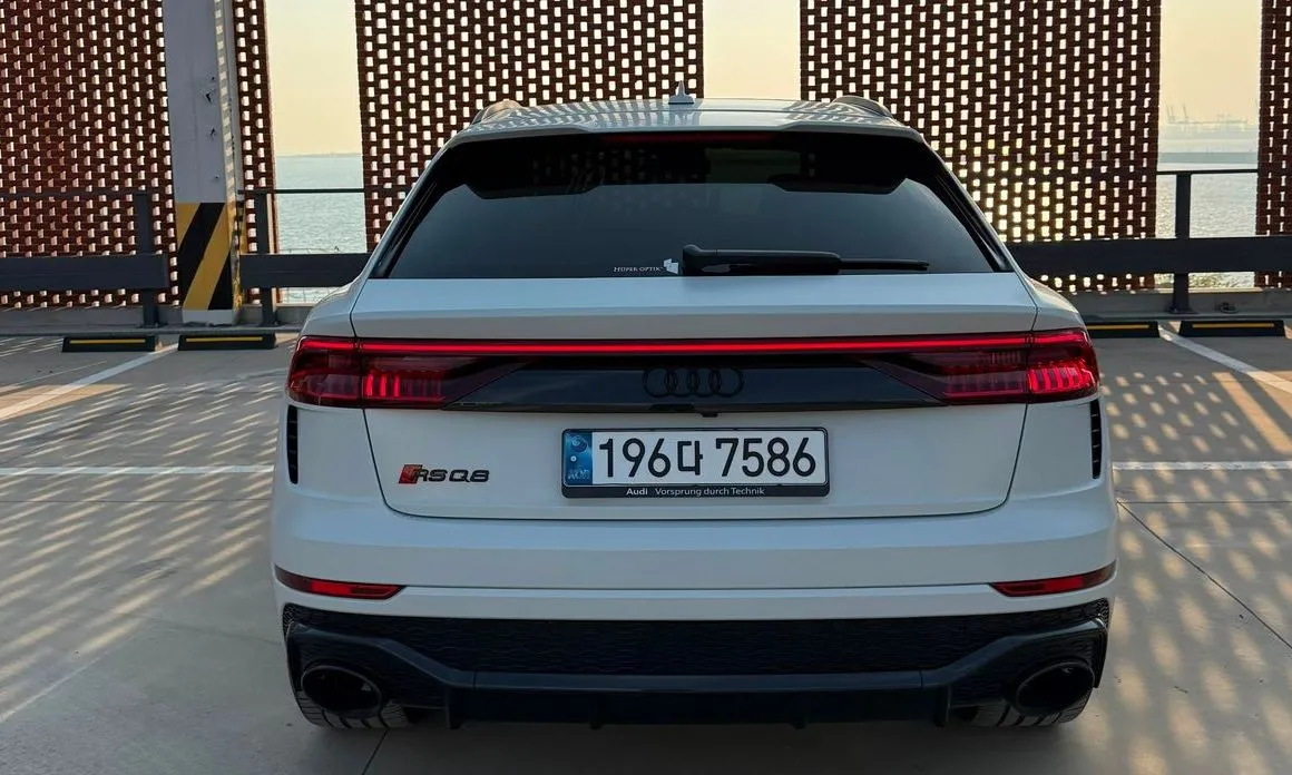 Audi RSQ8 — фото 10