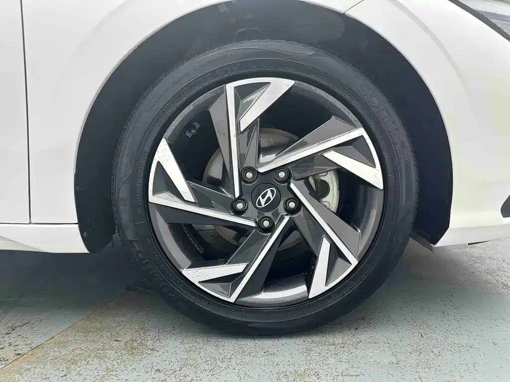 Hyundai Elantra — фото 7