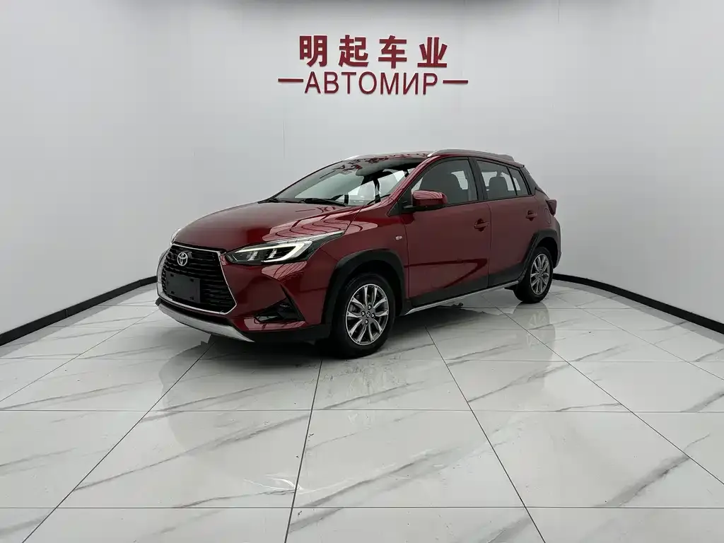 Toyota Yaris L — фото 1