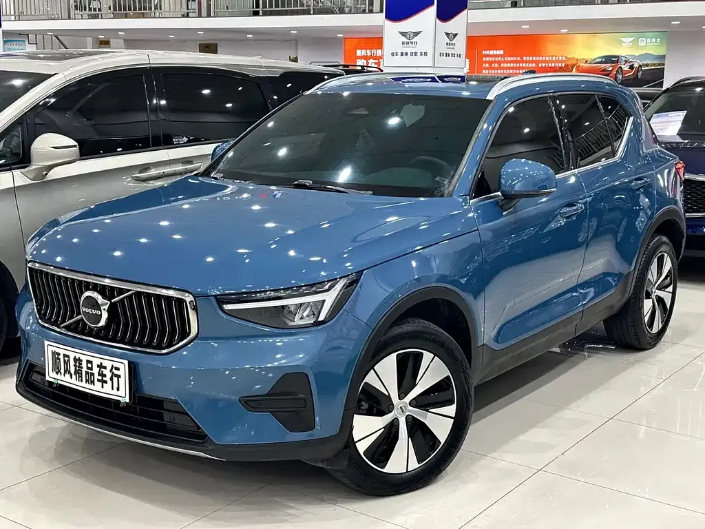 Volvo XC40 — фото 9