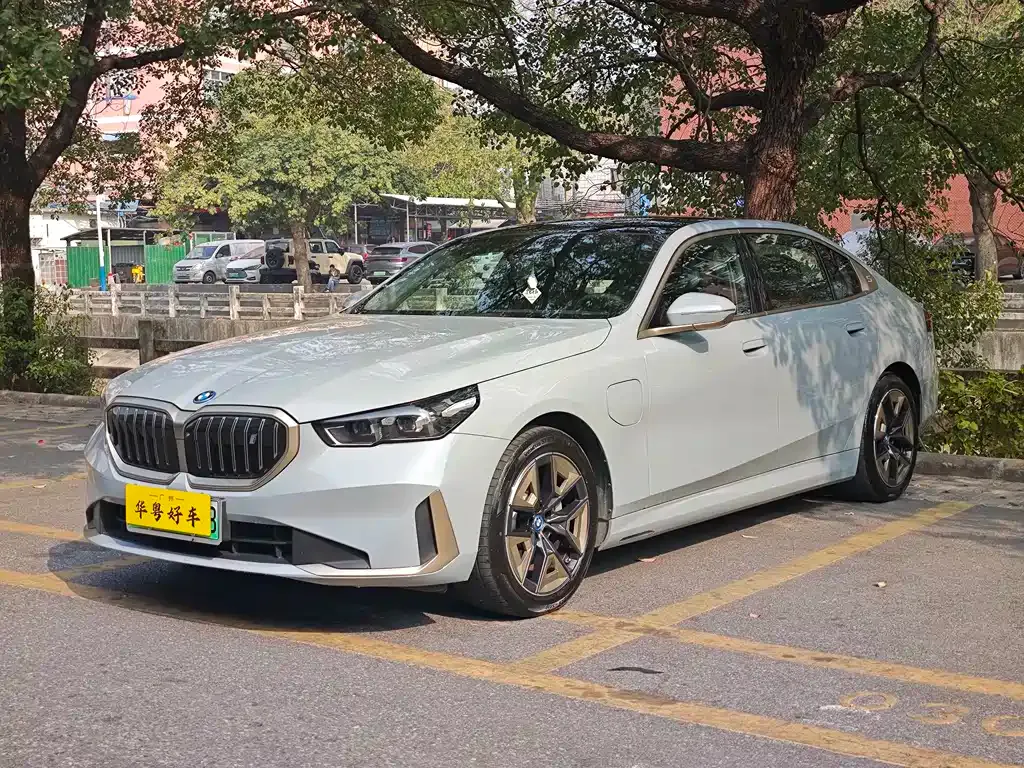 BMW i5 — фото 1