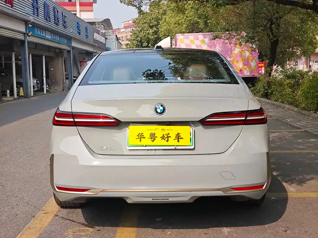BMW i5 — фото 10