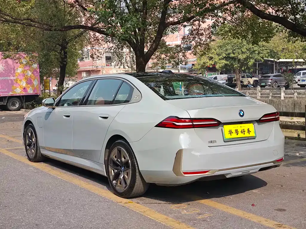 BMW i5 — фото 9
