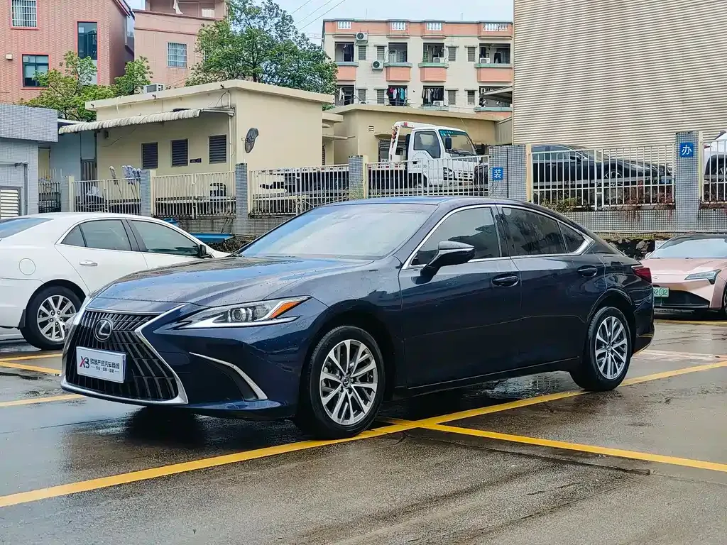 Lexus ES — фото 1