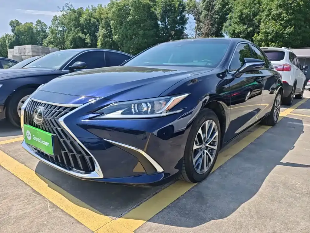 Lexus ES — фото 1