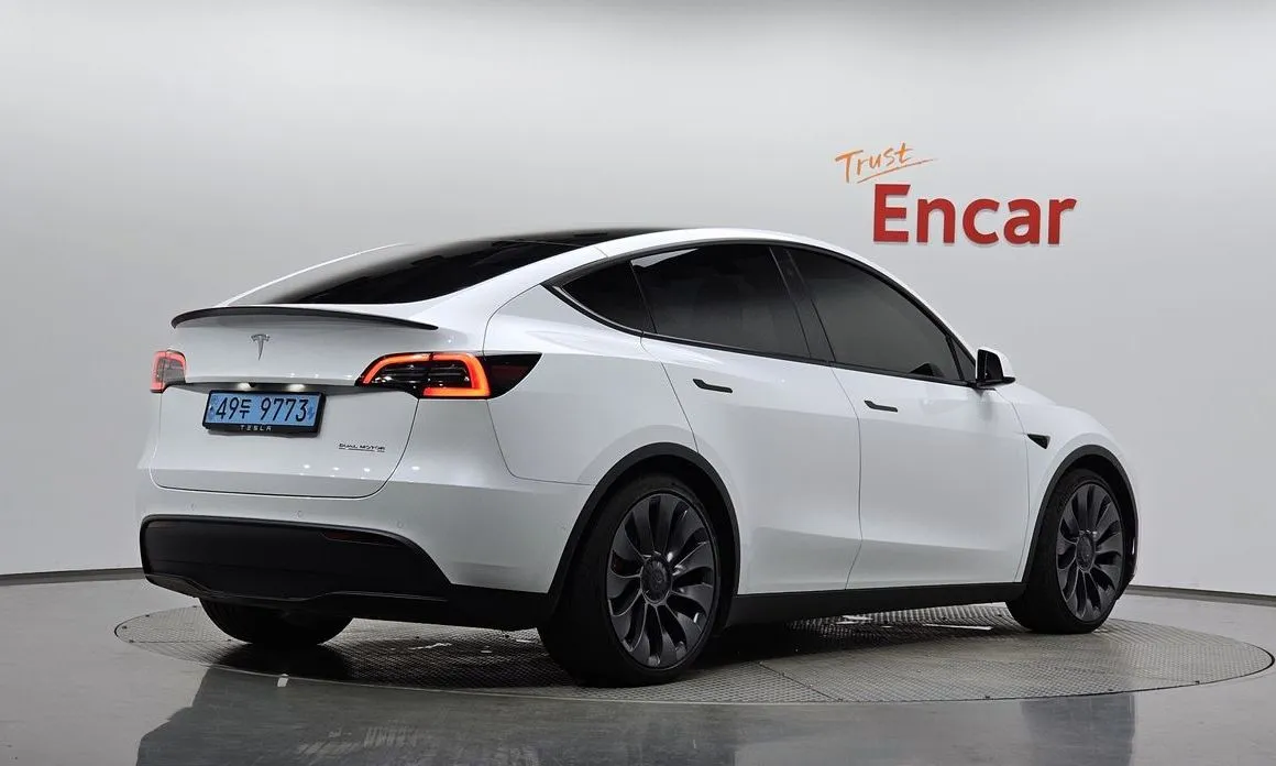 Tesla Model Y — фото 2