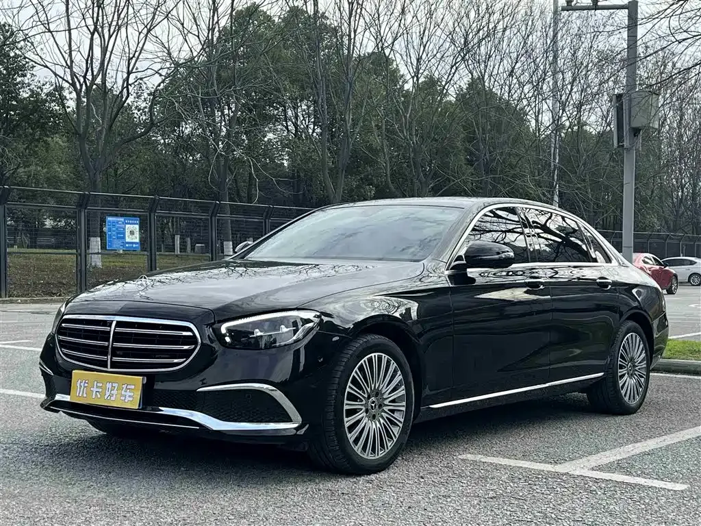 Mercedes-Benz E-Class — фото 1
