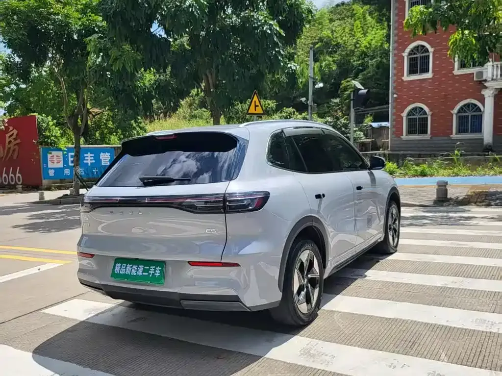Geely Galaxy E5 — фото 10