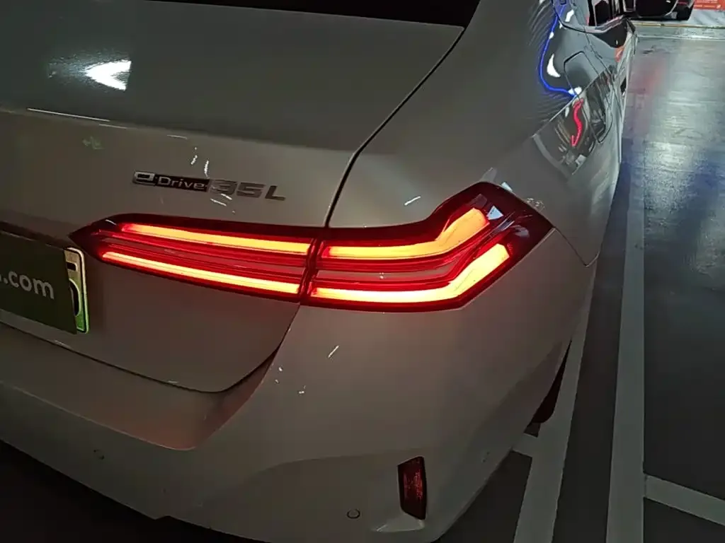 BMW i5 — фото 2
