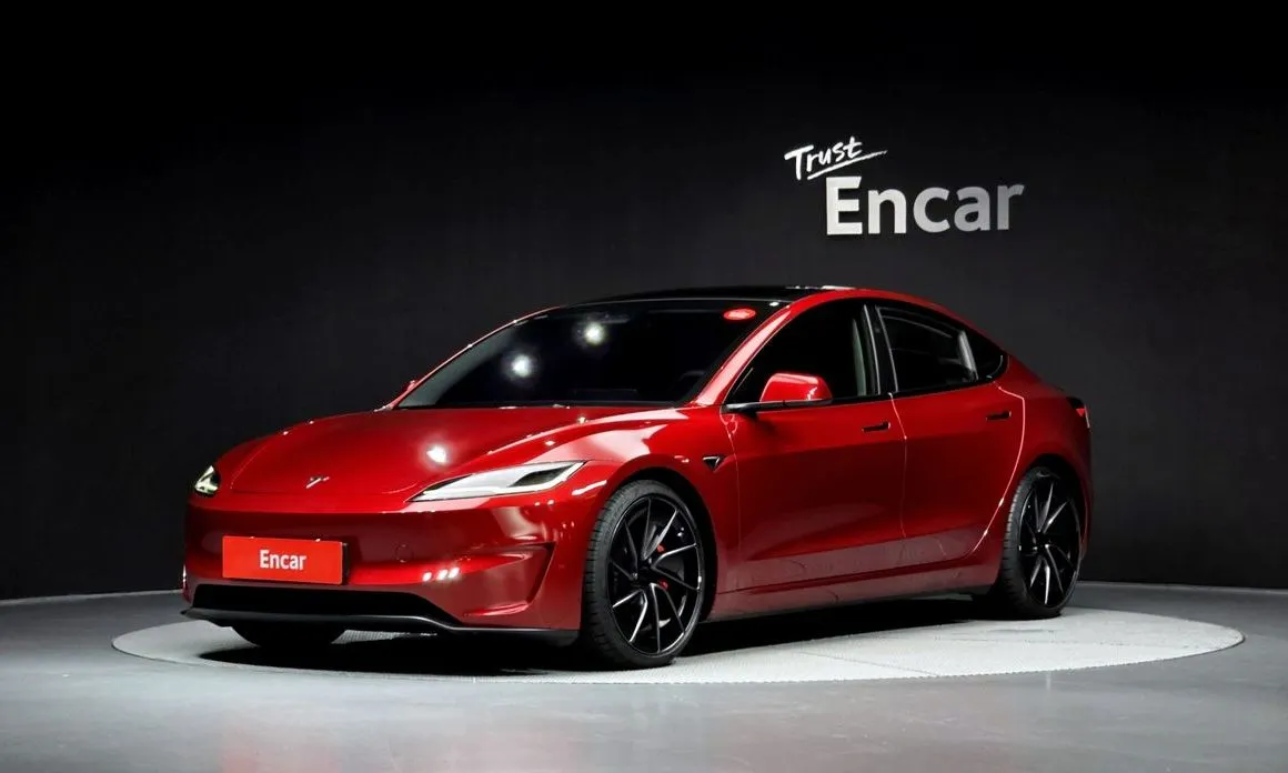 Tesla Model 3 — фото 1