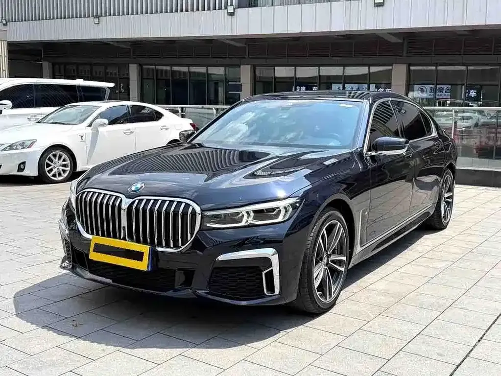 BMW 7 Series — фото 1