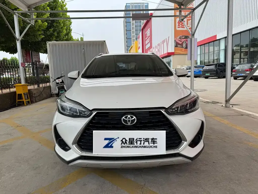Toyota Yaris L — фото 4