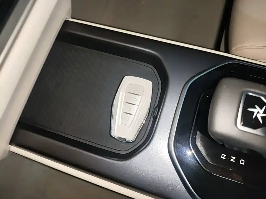 Geely Icon — фото 8