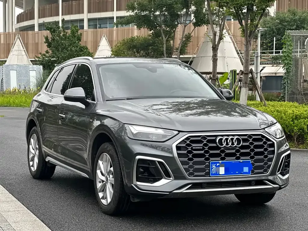 Audi Q5L — фото 8