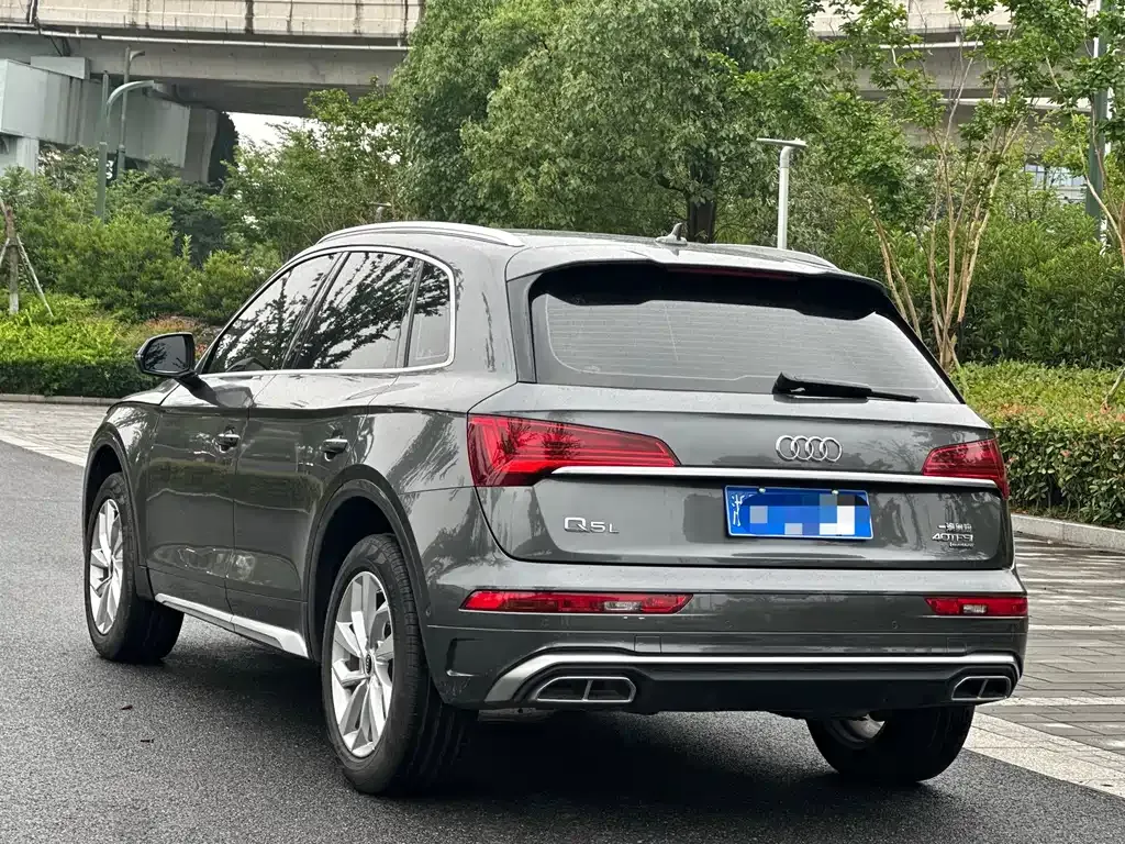 Audi Q5L — фото 9
