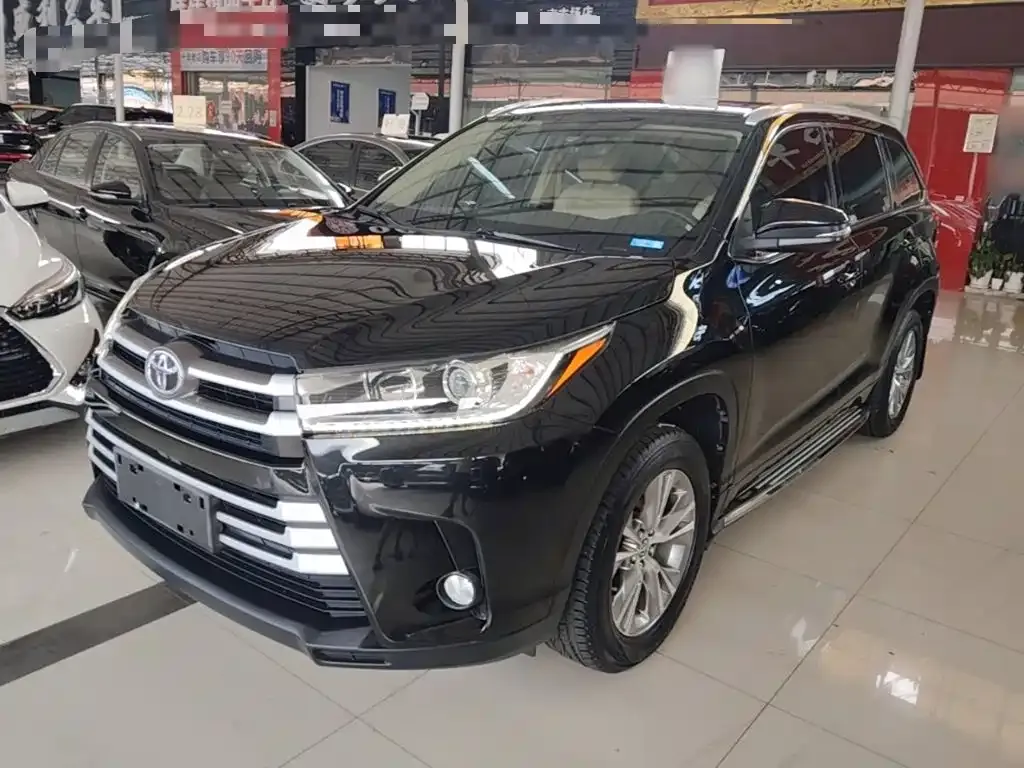 Toyota Highlander — фото 1