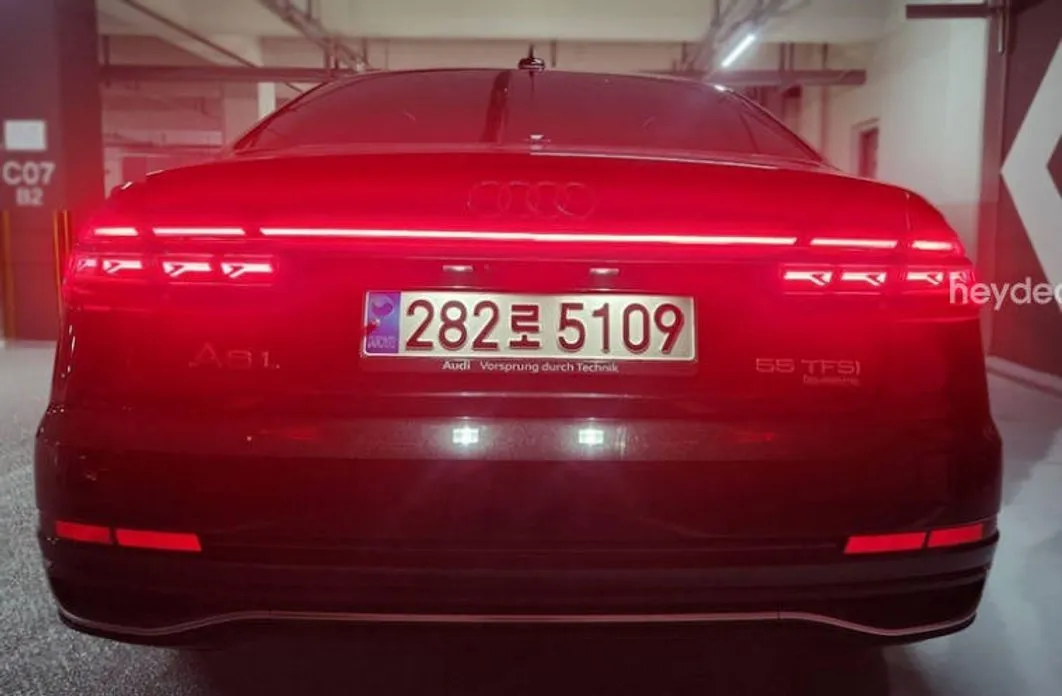 Audi A8 — фото 6
