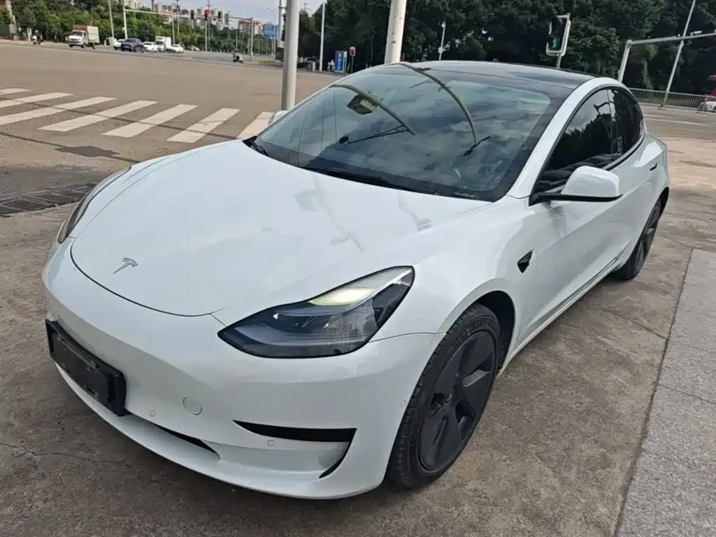 Tesla Model 3 — фото 1