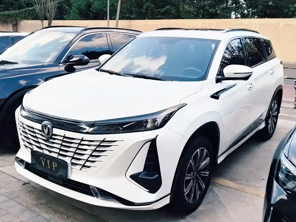 Changan CS75PLUS — фото 1