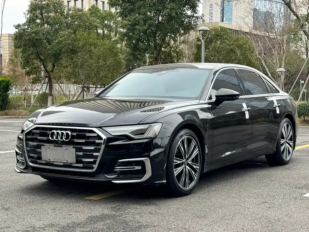 Audi A6L — фото 1