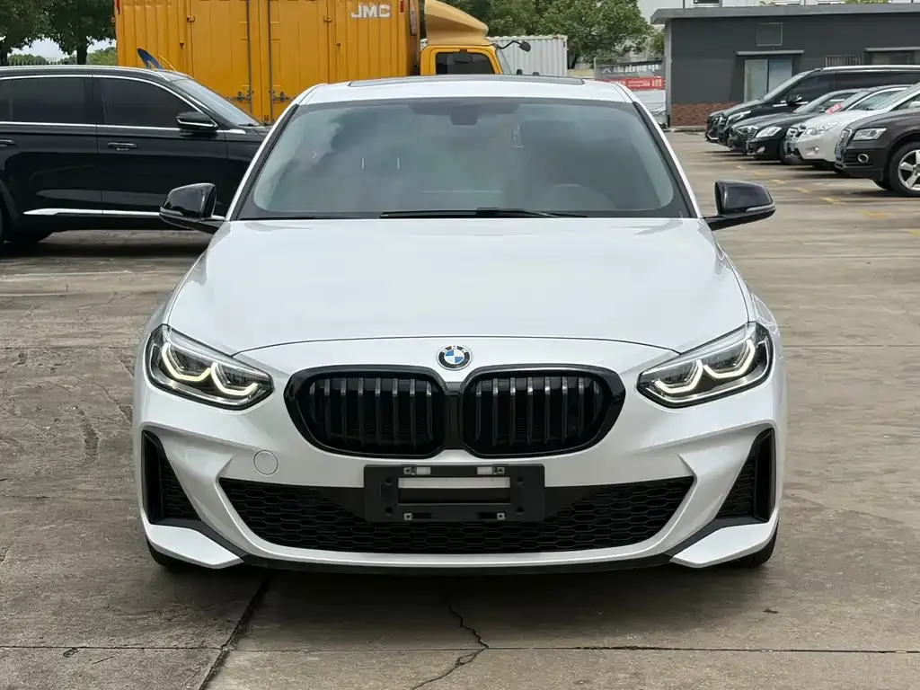BMW 1 Series — фото 1