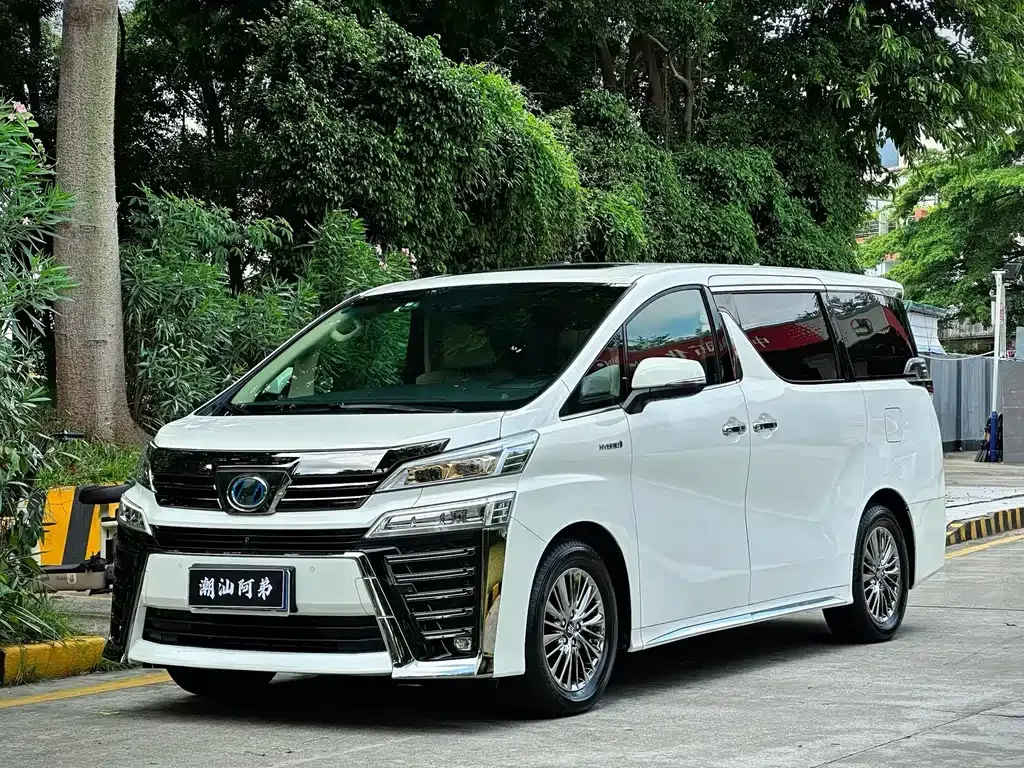 Toyota Vellfire — фото 1