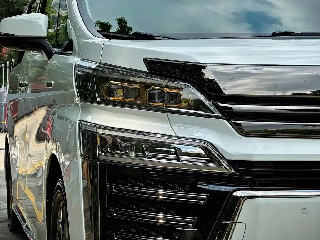 Toyota Vellfire — фото 4