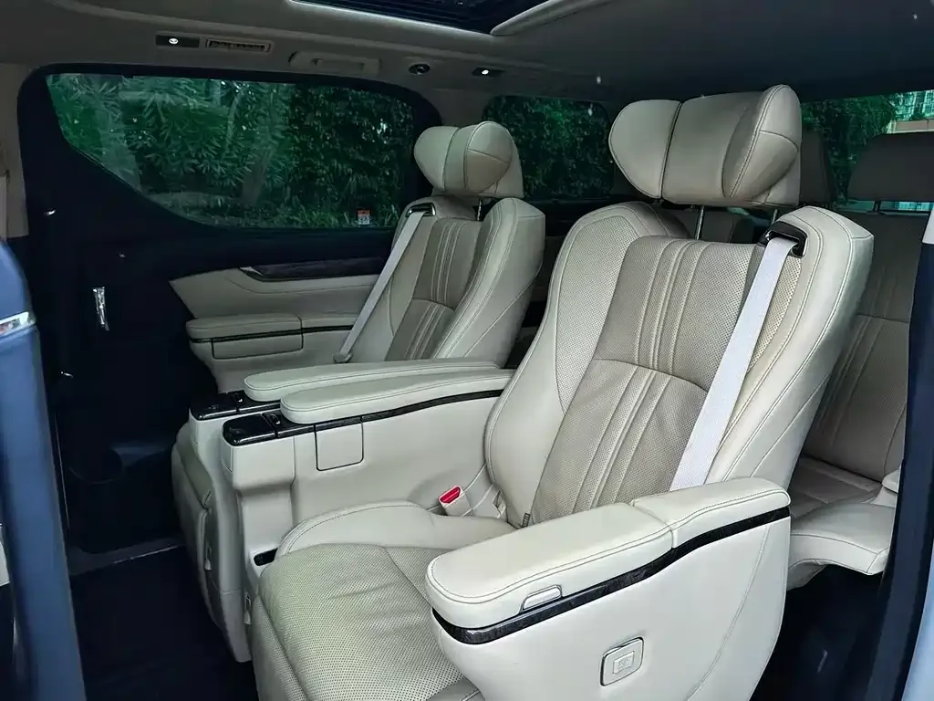 Toyota Vellfire — фото 2