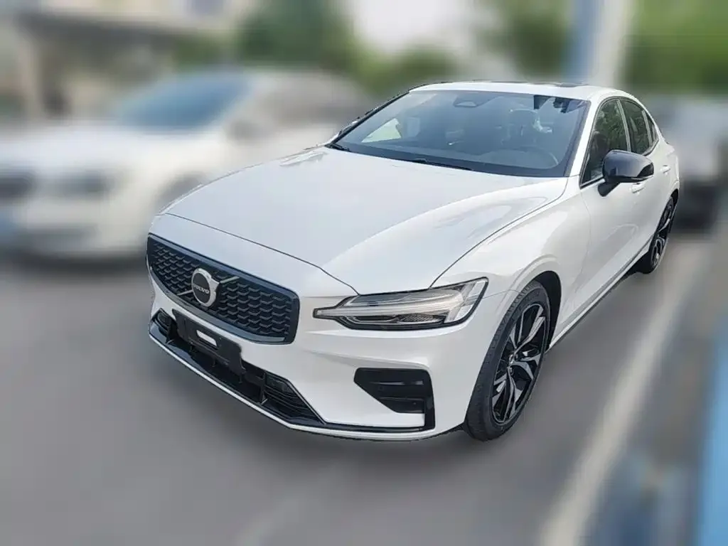 Volvo S60 — фото 1